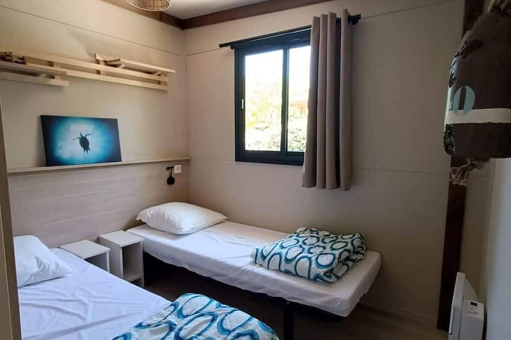 Chalet en bois de 35m2 avec 3 chambres et une terrasse de 17m2 in Onesse-Laharie, Landes