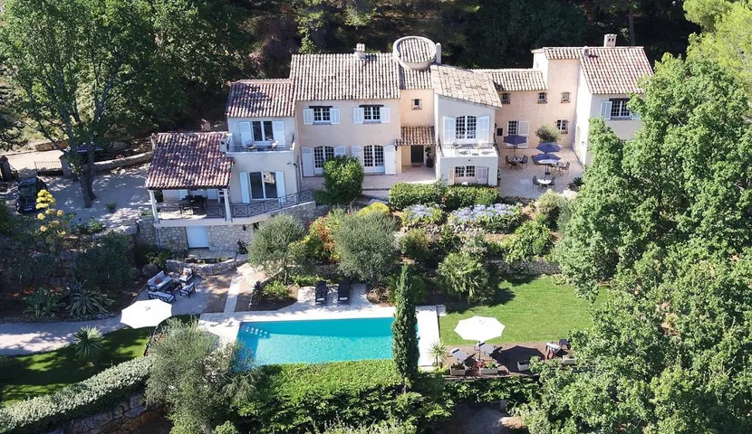 Alojamiento y desayuno para 2 personas, con jardín además de piscina y terraza - 1