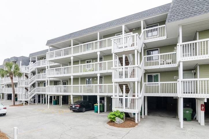 Vacation rental for 5 people, with pool and balcony as well as sauna and hot tub in Kure Beach