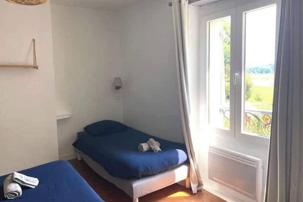 Gîte calme avec piscine, vue exceptionnelle, 5 personnes, Océan & Pays Basque in Orx, Côte d’Argent