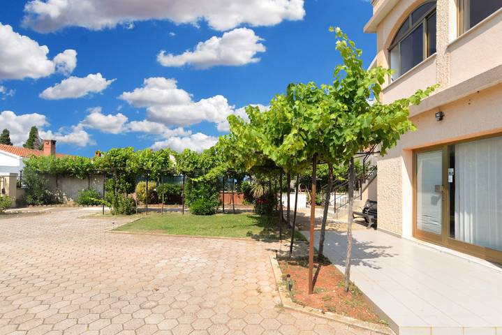 Ganze Wohnung, Ferienwohnung für 5 Personen mit Terrasse in Pula-Medulin, Ližnjan