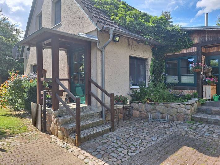 Ferienwohnung für 3 Personen, mit Garten, kinderfreundlich in Zehna