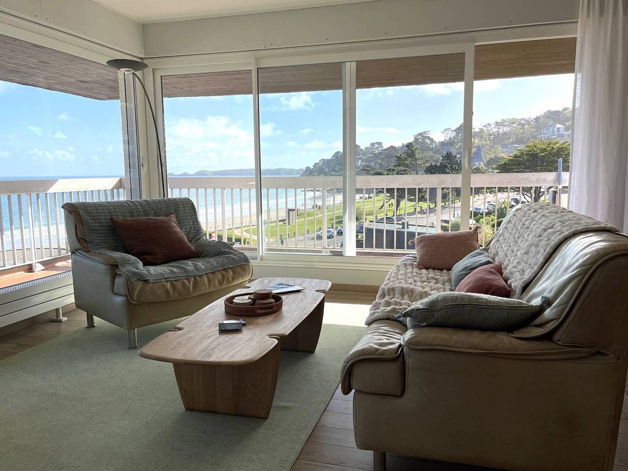 Appartement entier, Appartement à Perros-Guirec avec Vue Panoramique, Terrasse et Parking Privé in Perros-Guirec, Côte de Granit Rose