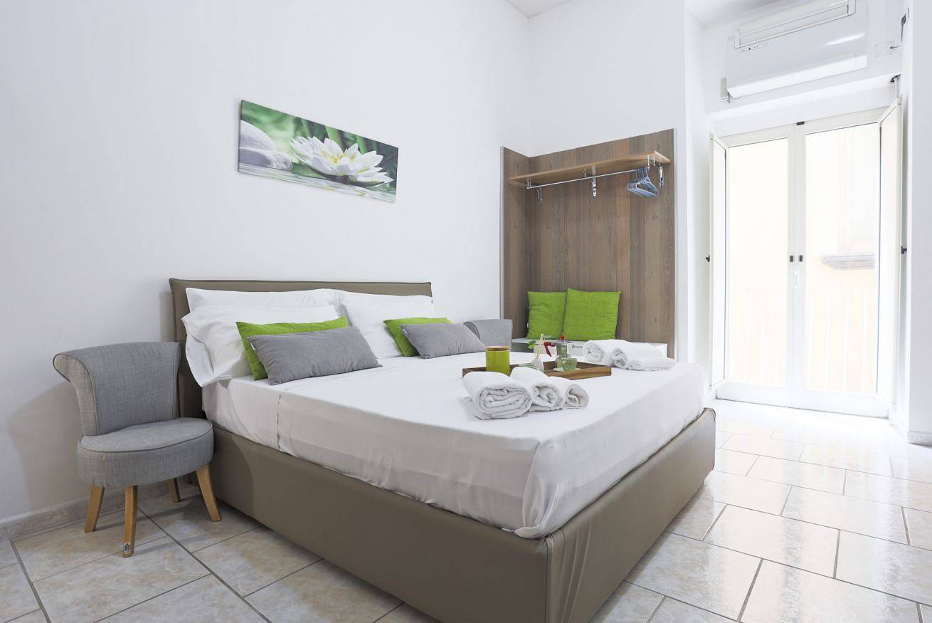 Appartement entier, Appartement de vacances pour 2 personnes avec balcon/terrasse in Naples, Province de Naples