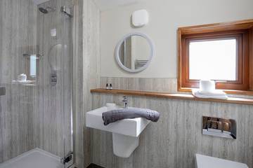 Lodge for 6 People in Delamere, Cheshire, Photo 2