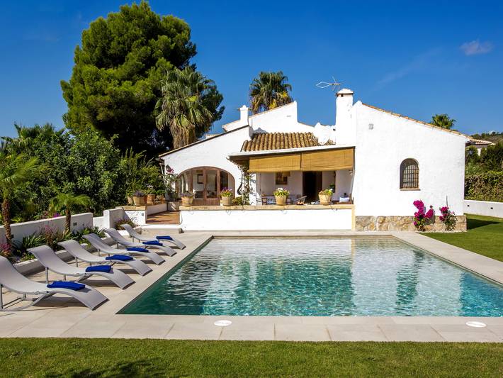 Location de vacances pour 8 personnes, avec terrasse et jardin à Jávea