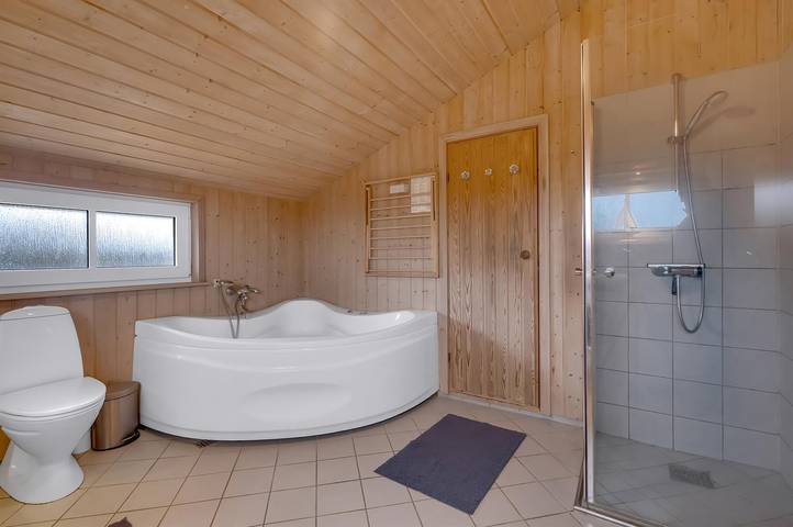Ferienhaus für 8 Personen, mit Whirlpool und Sauna sowie Terrasse in Klitmøller - 4