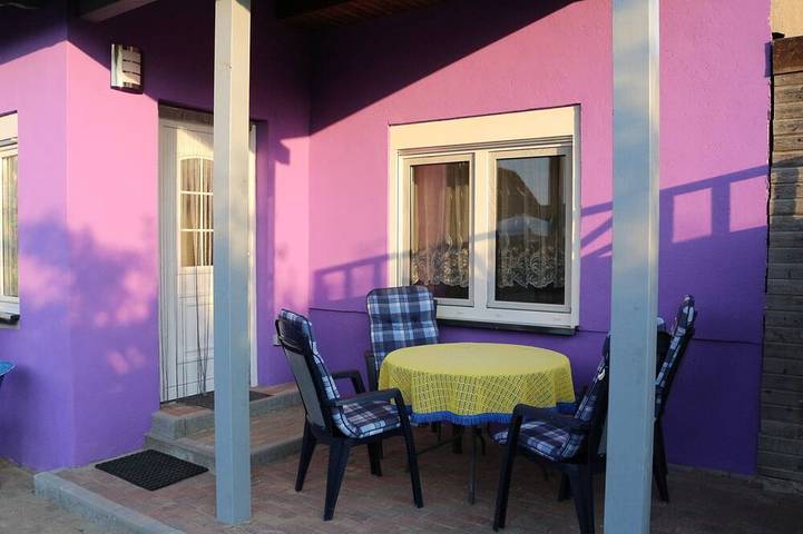 Bungalow für 2 Personen, mit Terrasse und Garten