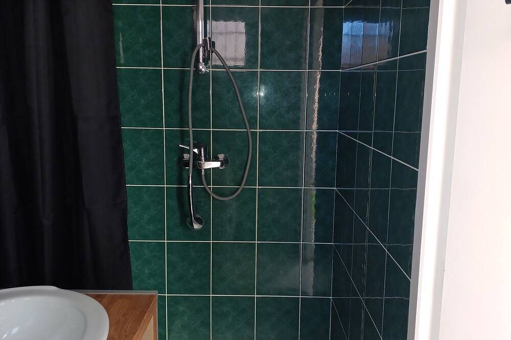Apartamento entero, Quiet studio with pool in Clarensac, Region de Nimes