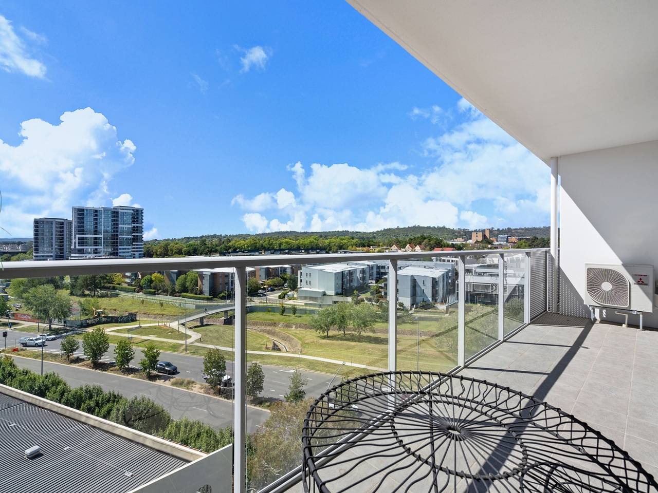 Ganze Wohnung, Komfortables 1-Bett-Apartment mit Balkon in Woden, Canberra