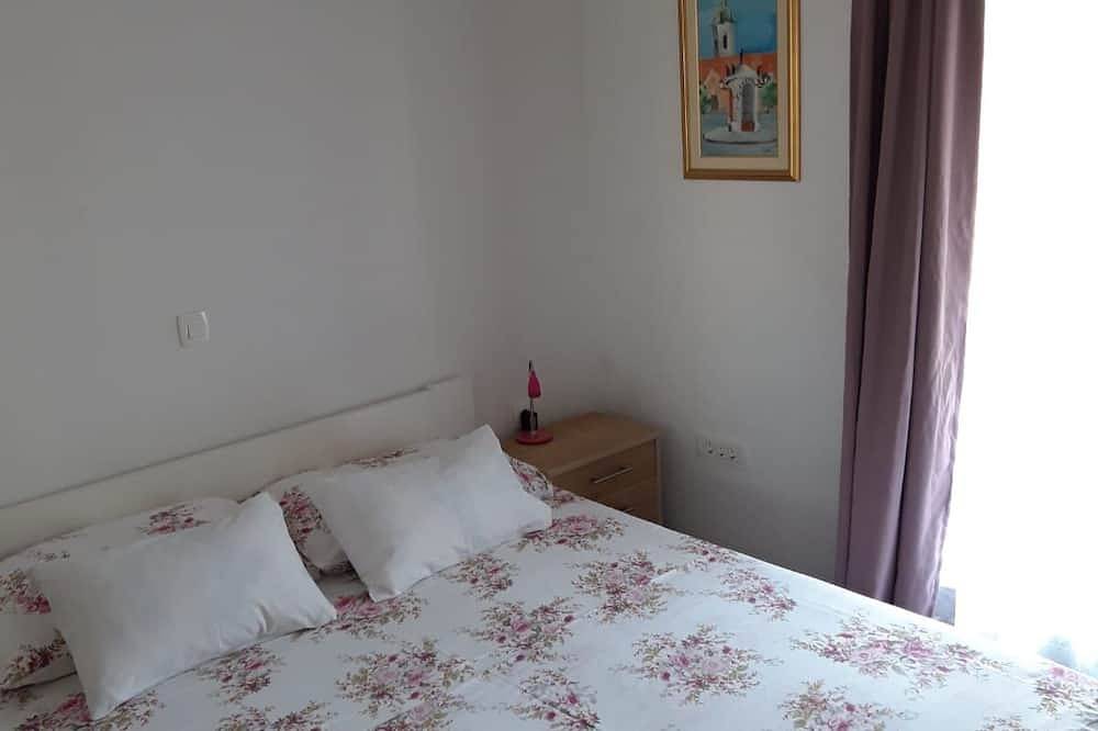 Ganze Wohnung, 2-Zimmer-Ferienwohnung mit Terrasse und Meerblick Tkon, Pasman (A-19127-a) in Tkon, Pasman