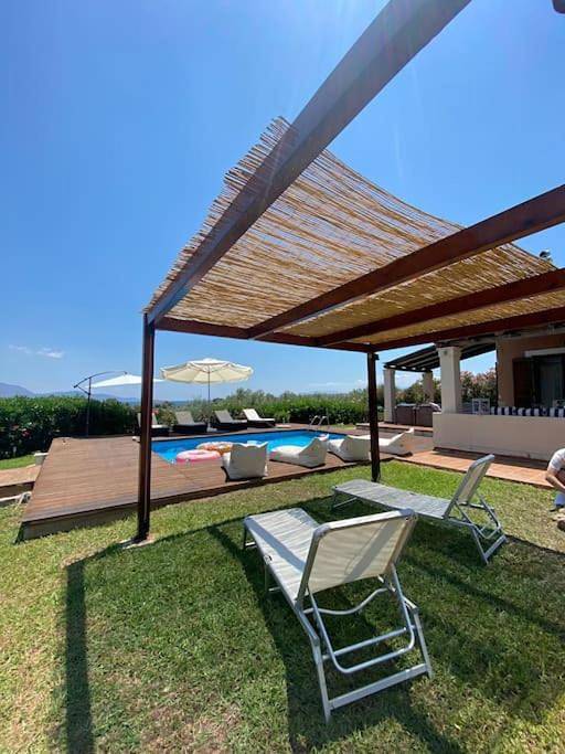 Location de vacances pour 9 personnes, avec balcon et piscine ainsi que vue et jardin à Galaxidi - 3