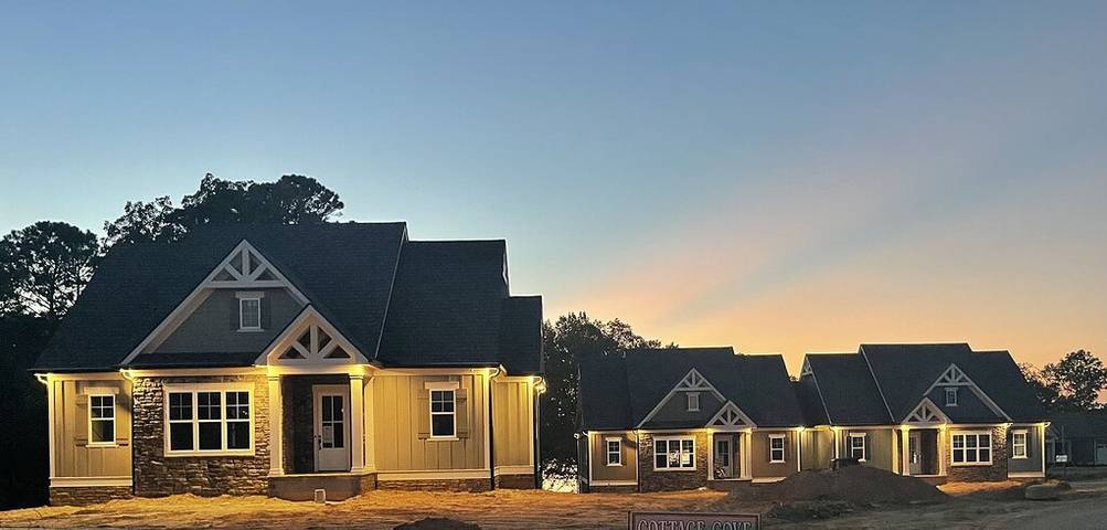 Vacation rental for 10 people, with pool and yard in Lake Oconee