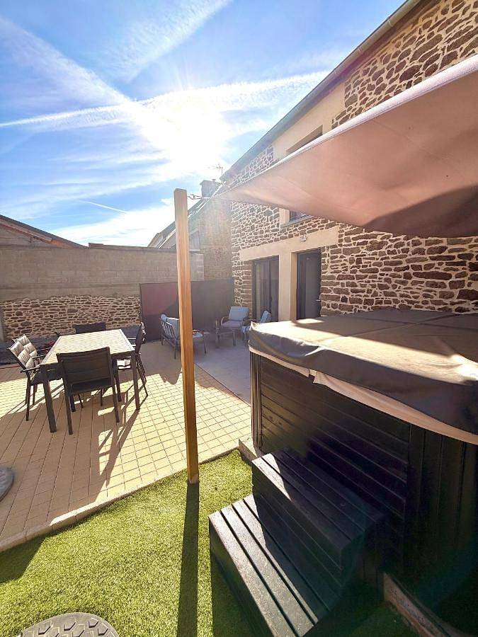 Location de vacances pour 4 personnes, avec jacuzzi ainsi que terrasse et sauna, animaux acceptés à Saint-Hélen - 3