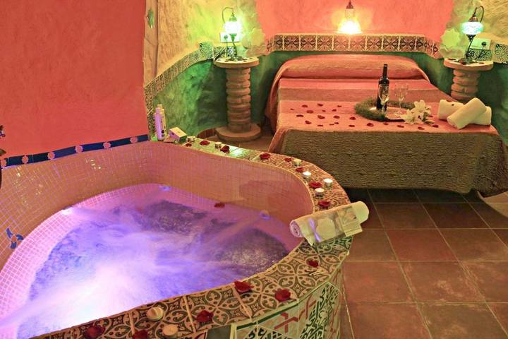 Casa rural para 6 personas, con Jacuzzi además de Terraza y Piscina en Hinojares