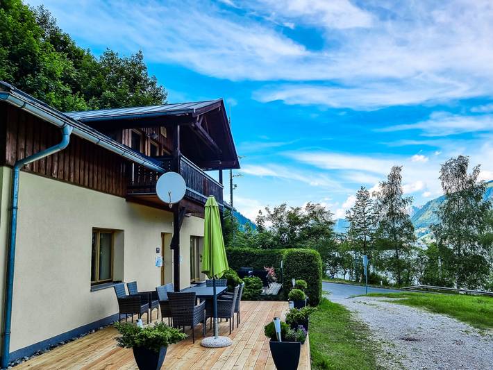 Ferielejlighed for 11 personer, med have og søudsigt, husdyr tilladt i Zell am See