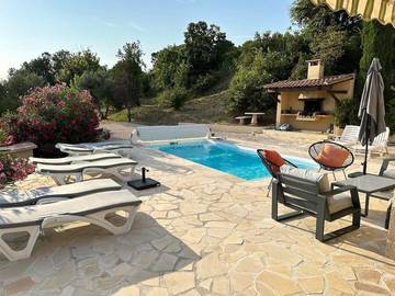 Cottage pour 9 personnes, avec vue ainsi que piscine et terrasse à Saint-Jean-de-Serres