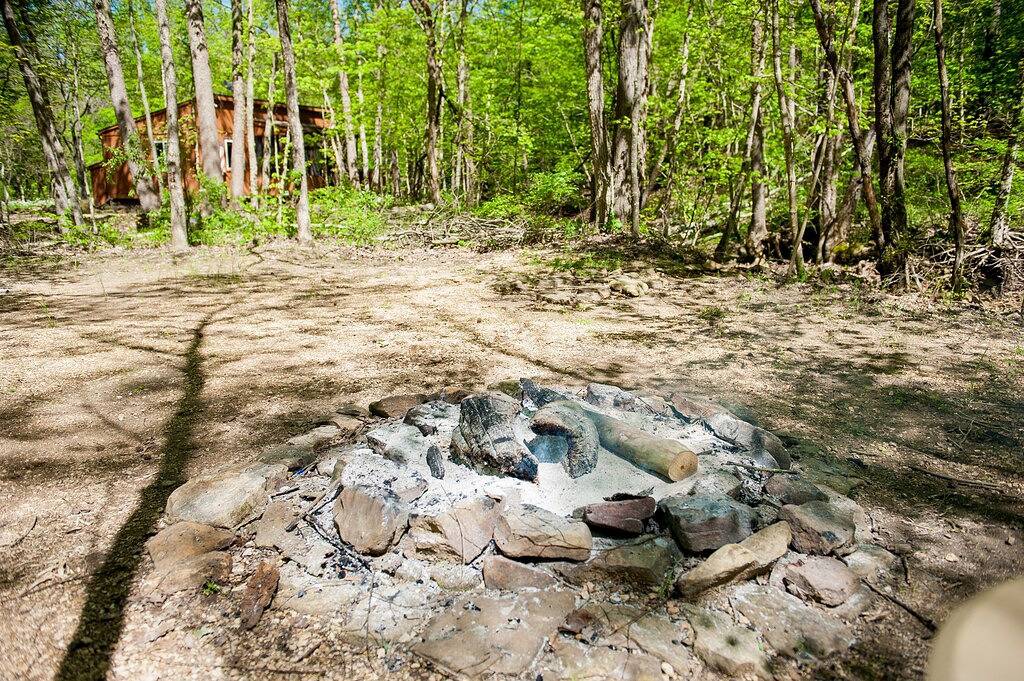 Fühlt sich an wie in einem Baumhaus! Auf dem Creek! Feuerstelle! 2min zum Weingut! in Union County (IL)