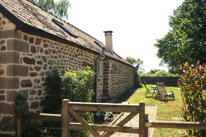 Gîte pour 2 personnes, avec jardin, animaux acceptés à Ceaucé
