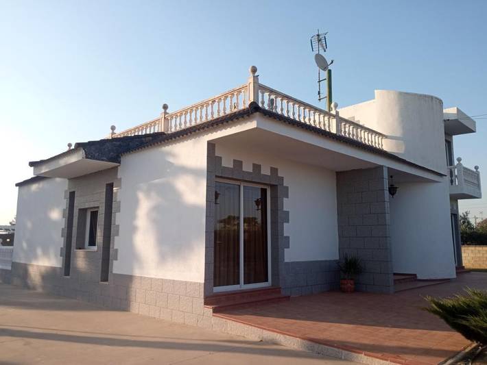 Casa de vacaciones para 11 personas, con Balcón además de Terraza y Piscina en La Carlota