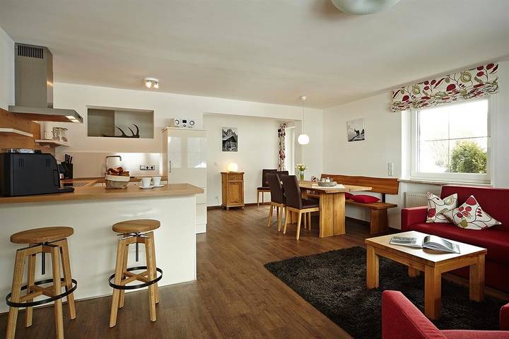 Ferienwohnung für 4 Personen, mit Balkon und Garten, kinderfreundlich in Vorderhindelang - 2