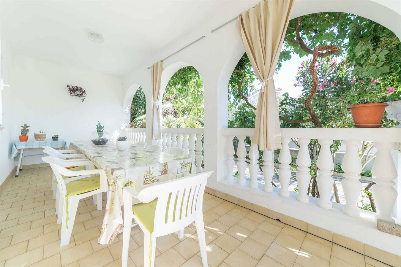 Ganze Wohnung, Perfect accommodation for larger families for eight people, Jelena G. app 1 in Srima, Šibenik-Knin