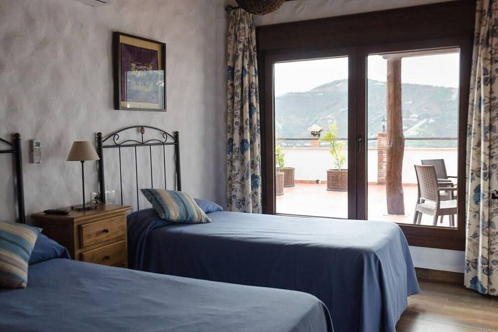 Villa con jacuzzi para dos o cuatro personas y unas impresionantes vistas in Canillas de Albaida, Provincia de Málaga