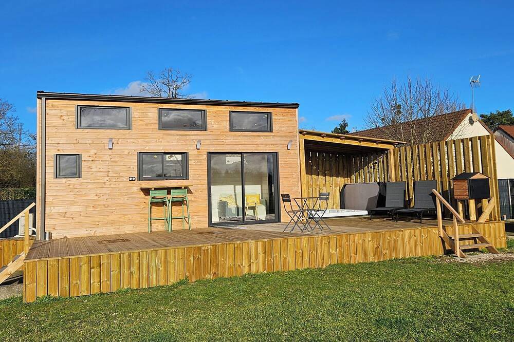 Tiny House with private Spa in Boigny-sur-Bionne, Loire-Tal
