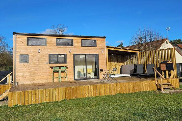 Gîte pour 2 personnes, avec Jacuzzi ainsi que Terrasse et Jardin