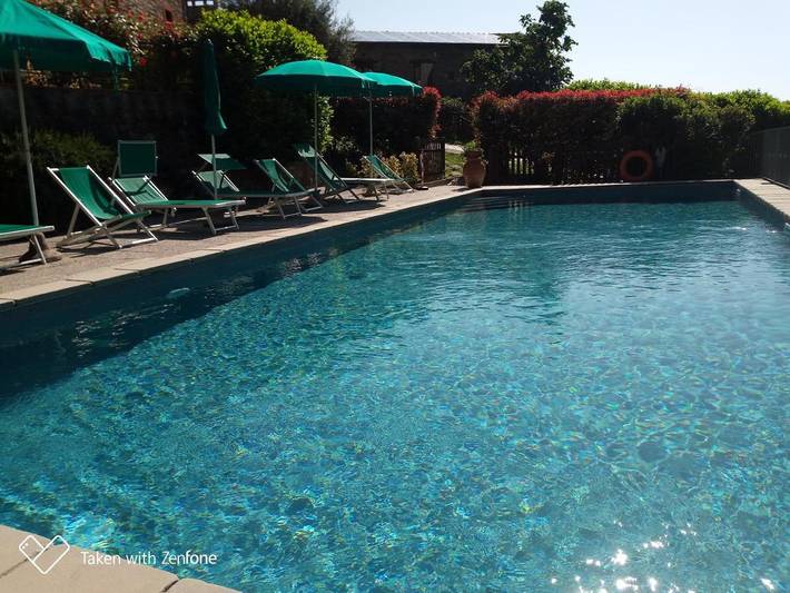 Ferienhaus für 2 Personen, mit Terrasse und Garten sowie Pool und Ausblick in Piazza al Serchio