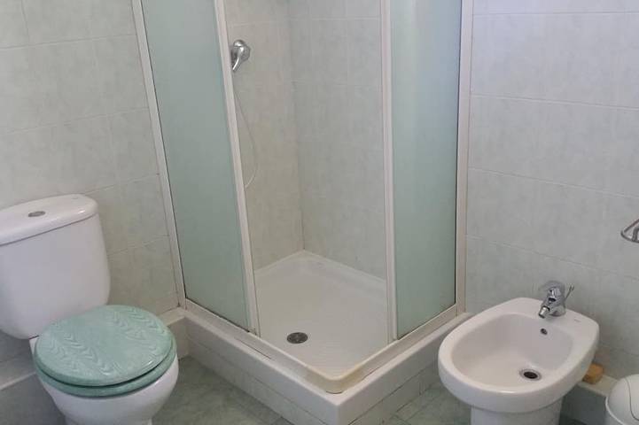 Ganze Wohnung, Sehr schönes 3 Zimmer modernes Schwimmbad Parkplatz WIFI 300 m Golfe Juan Strand in Vallauris, Mittelmeerküste (Frankreich)