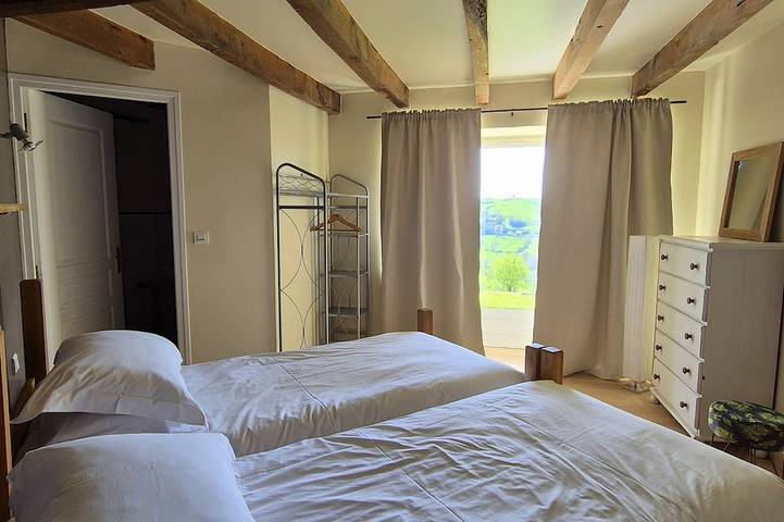 Location de vacances pour 6 personnes, avec jacuzzi et jardin à Mur-de-Barrez - 4