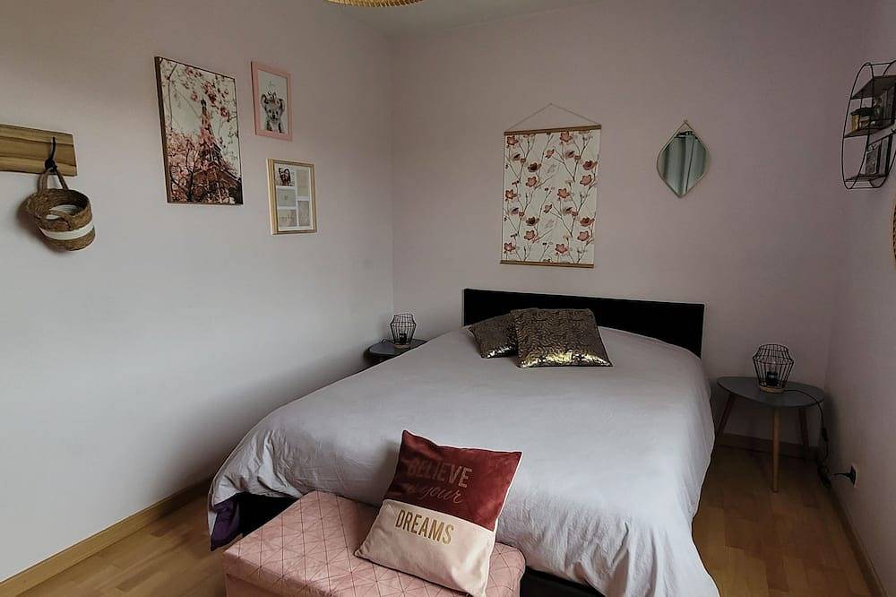 House \"les Caribous \"* 130m² 4 bedrooms with enclosed garden/parking near Sarlat in Vitrac, Périgord Noir