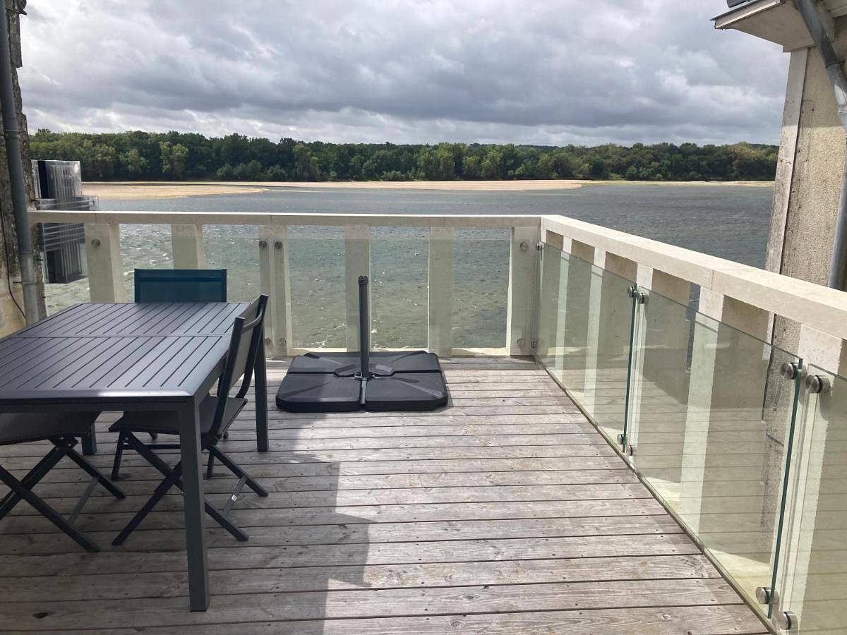 Appartement entier, Les sternes de st Mathurin sur Loire , terrasse sur la Loire in Loire-Authion, Région d'Angers