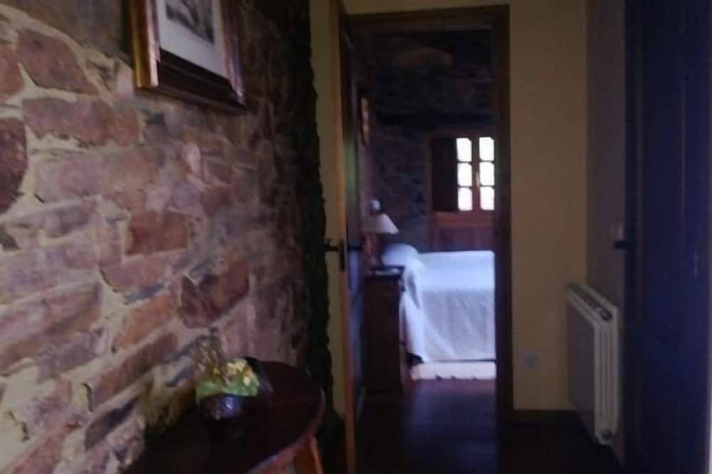 Apartment the hayloft Entirely independent stone house in A Fonsagrada, Lugo Province