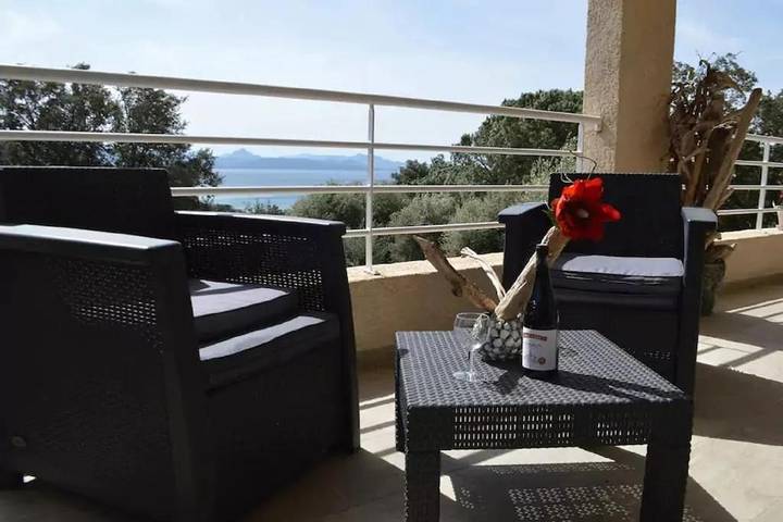 Villa pour 6 personnes, avec vue ainsi que jardin et piscine