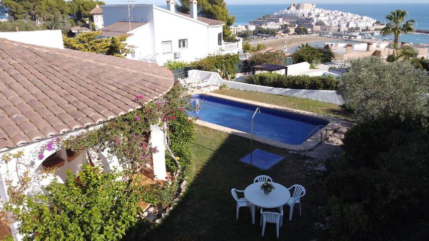 Chalet para 10 personas, con terraza además de jardín y piscina en Peñíscola