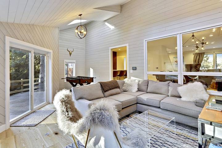 Vacation rental for 10 people, with pool and sauna as well as hot tub and yard in Winter Park