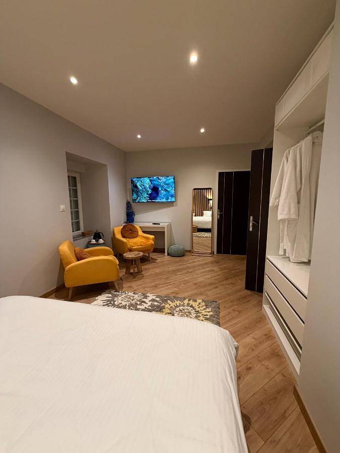 Appartement de vacances entier, Chambre Privée La Valette avec salle de bain in Domagné, Fougères-Vitré