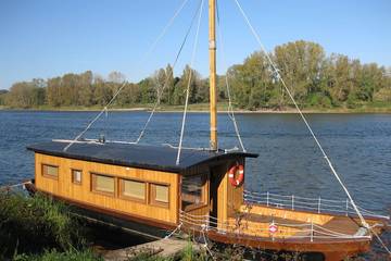Péniche pour 4 personnes, avec sauna ainsi que jacuzzi et terrasse en Indre-et-Loire