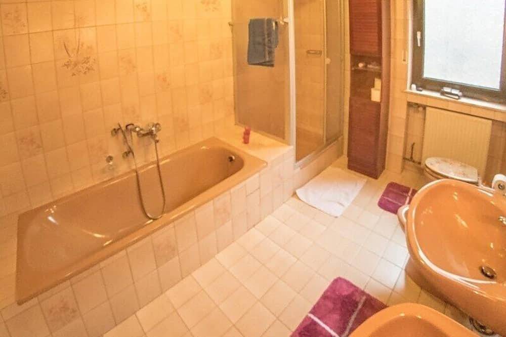 Entire apartment, Quiet edge of the forest with a beautiful panorama in Waldhölzbach, Losheim am See