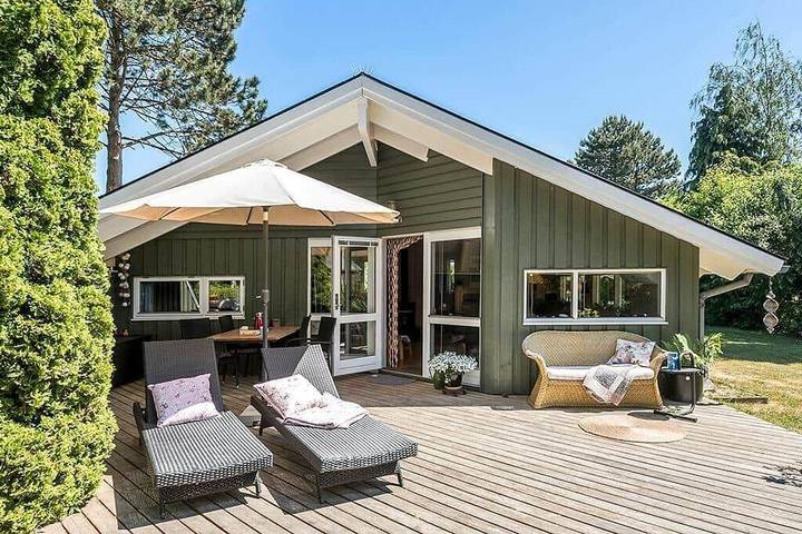 Ferieudlejning for 6 personer, med terrasse i Rødvig