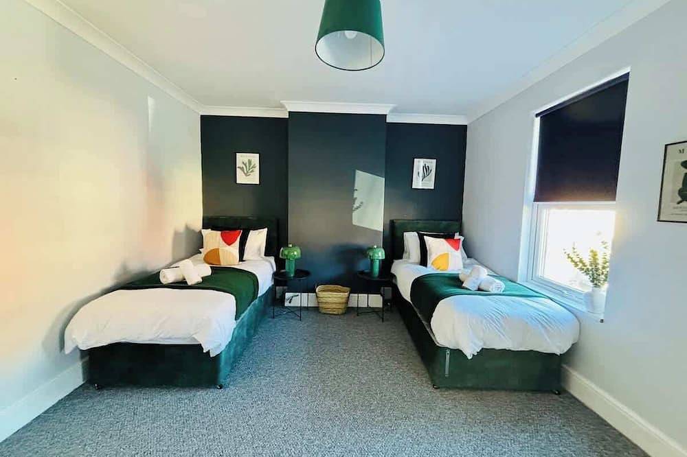 8 Beds, Sleeps up to 11, Gloucester City Centre in Gloucester (UK), Gloucestershire