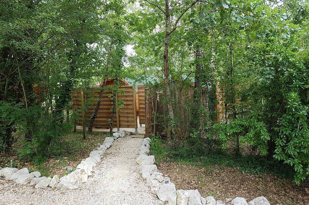Unusual accommodation: Barrel with bathroom, terrace and private Nordic bath in Monclar-de-Quercy, Tarn y Garona