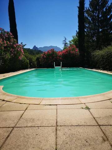 Chambre d’hôte pour 6 personnes, avec jardin et piscine ainsi que terrasse et vue, animaux acceptés à Buis-les-Baronnies