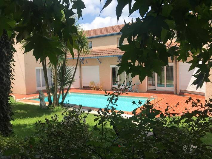 Gîte pour 4 personnes, avec vue ainsi que piscine et terrasse à Idron - 2