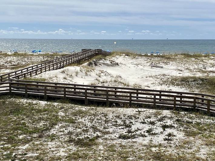 Vacation rental for 3 people, with yard and pool as well as sauna and hot tub in Alabama Gulf Coast