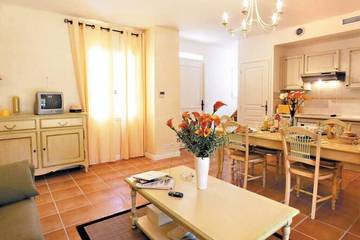 Gîte pour 8 personnes, avec piscine et sauna dans Domaine de Fayence