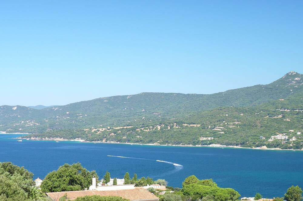 Appartement entier, Joli studio avec vue panoramique sur la mer à 5 mn de la plage et de Propriano in Propriano, Arrondissement de Sartène