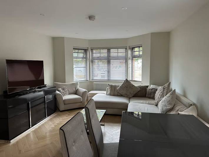 Vacation apartment for 6 people, with Yard in Surrey